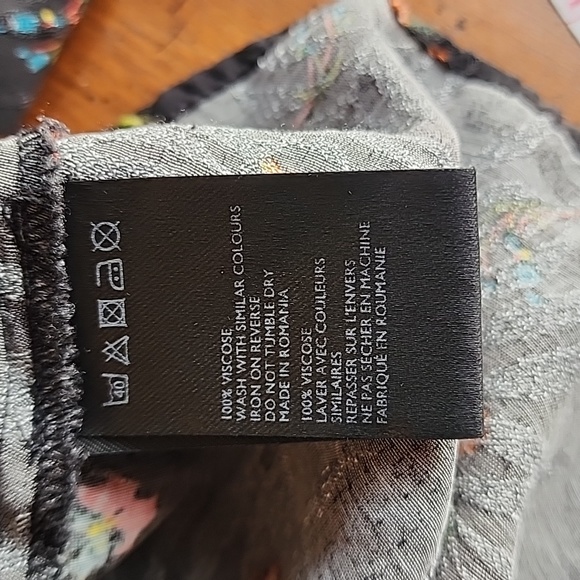 Urban Outfitters Long Sleeve Viscos Crop Top Size Small - Picture 11 of 11